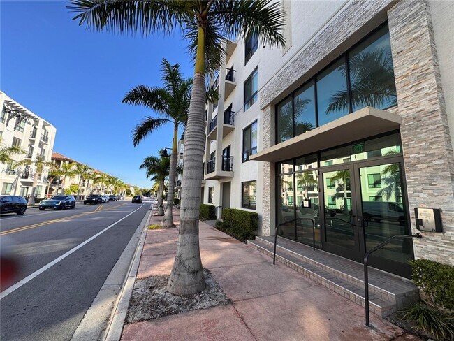 Building Photo - 8167 NW 41st St Unit E-406