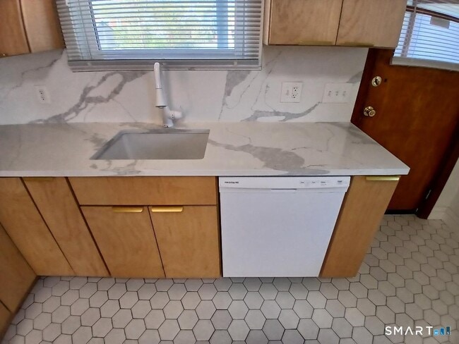 Photo - 16 Church St Unit 1