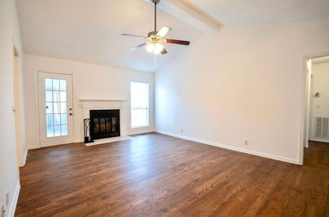 Photo - 101 Heathcote Ct