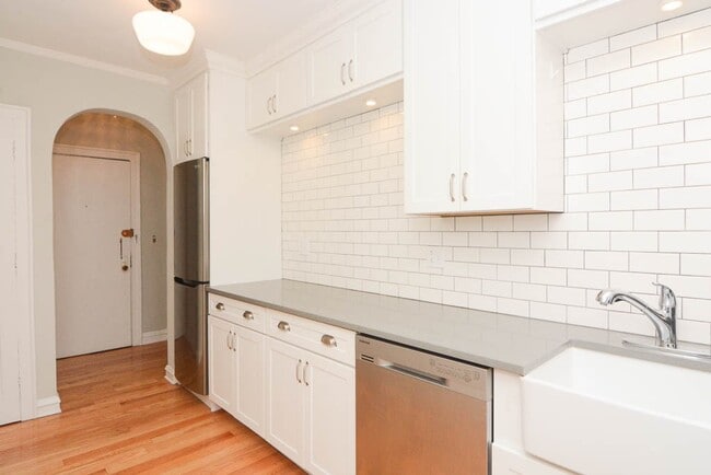 Photo - 516 W Surf St Unit J08W