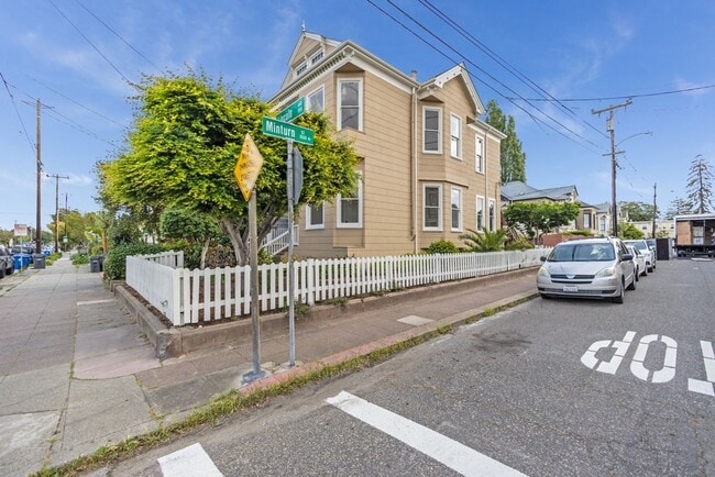 Building Photo - 1530 Minturn St - Studio | 1 bath | Lower rear Unit 1530 Minturn Street