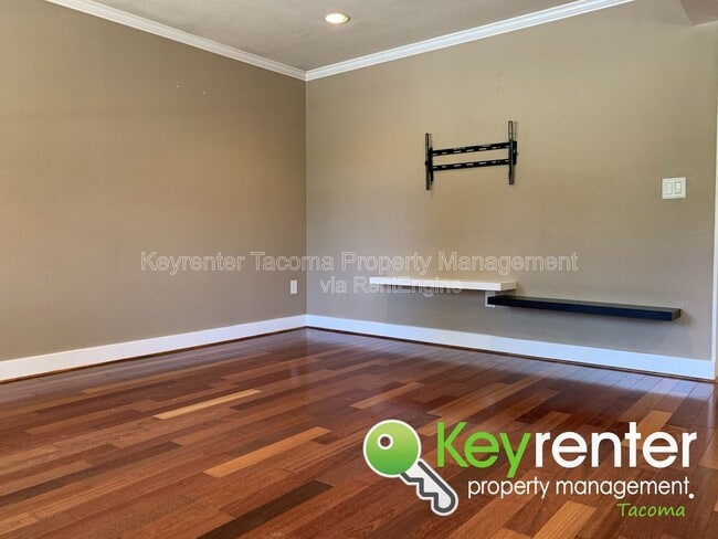 Photo - 1355 E 44th St