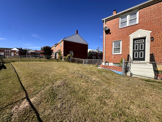 Photo - 1008 Tunbridge Rd