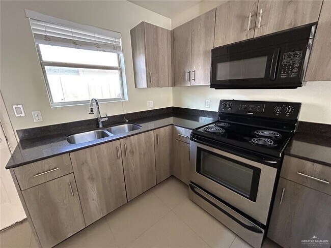 Building Photo - 16 Upas Dr Unit 3
