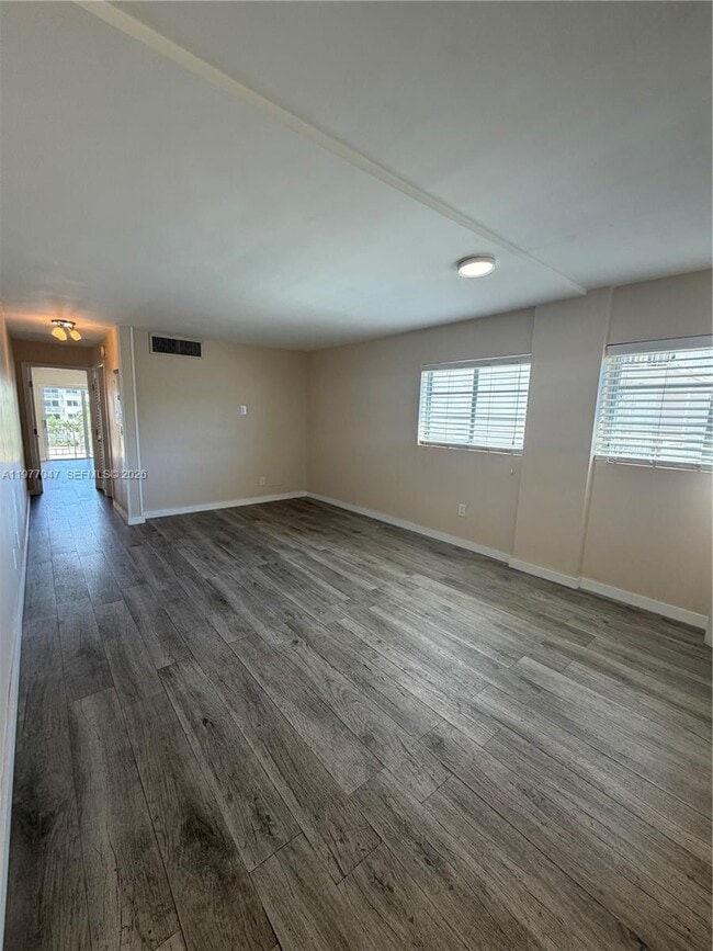 Building Photo - 1340 Lincoln Rd Unit 408