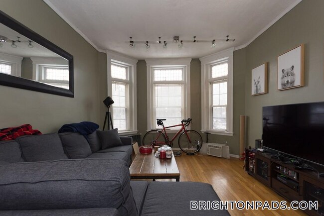 1874 Commonwealth Ave Unit 1