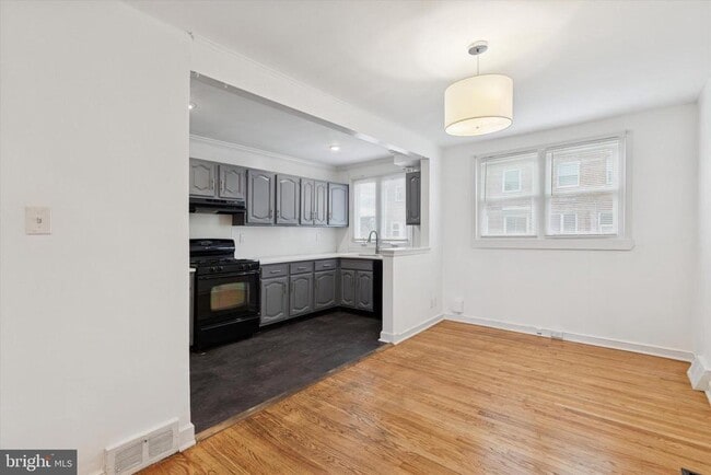 Photo - 8604 Bayard St