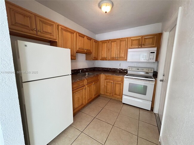 Building Photo - 8287 NE Miami Ct Unit 101