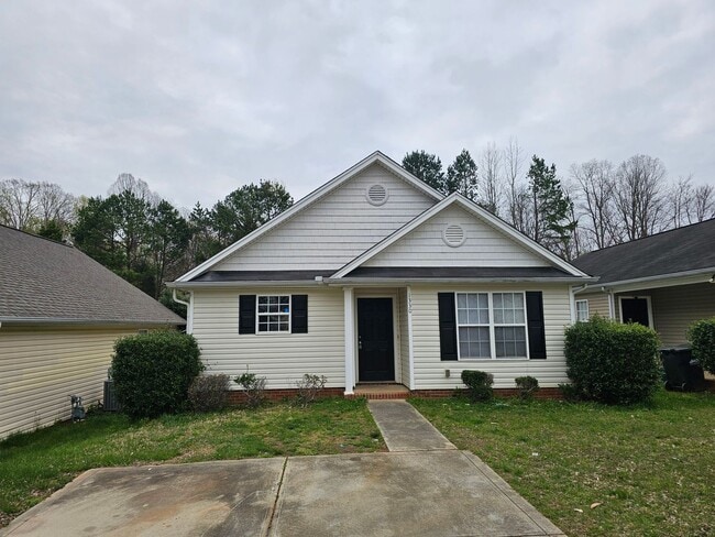 Photo - Remodeled Ranch Home Minutes from Uptown Charlotte