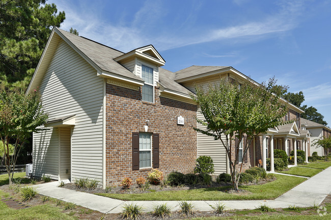 Building Photo - The Retreat at Garden Lake Rental