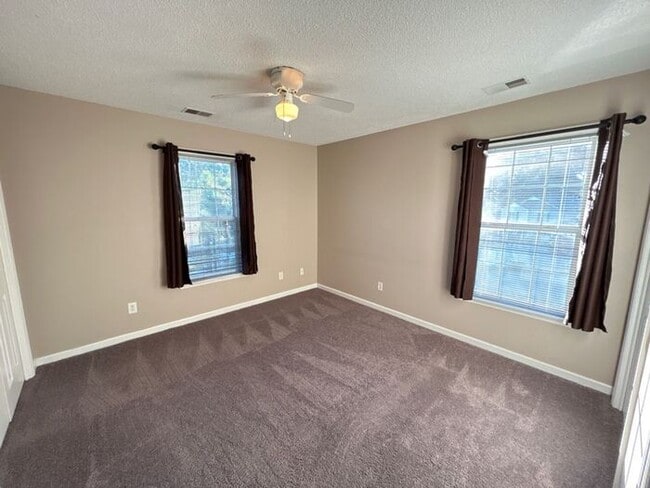 Photo - 112 Winterberry Ln