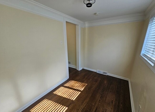 Photo - 276 Frasier St SE