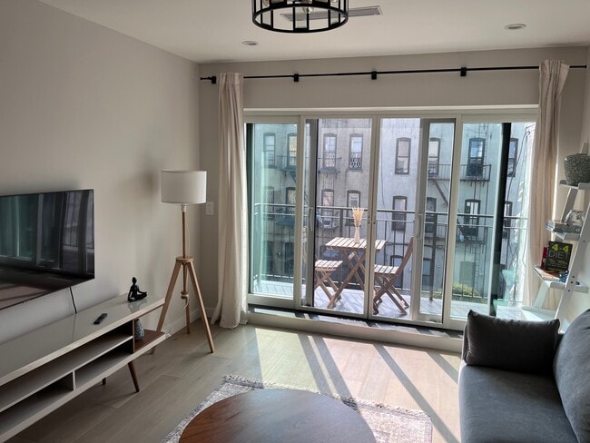 Photo - 1390 Putnam Ave Unit 4R