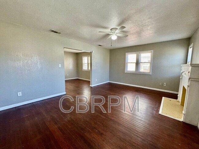 Photo - 2421 22nd St