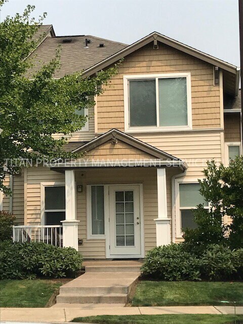 Building Photo - Beautiful Three Story Townhouse with Gas F... Unit 101