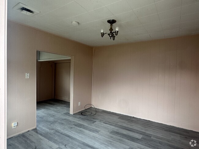 Building Photo - 527 W Hugus St Rental