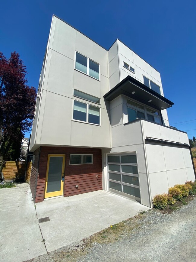 Building Photo - 3Bd/2.5Ba Seattle House