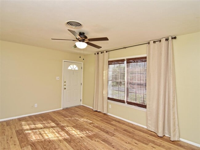 Photo - 5300 Middale Ln