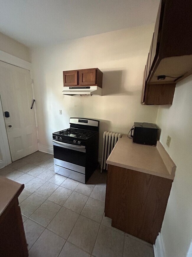 Building Photo - 52 Rowley St Unit 1 Rental