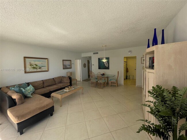 Photo - 3505 S Ocean Dr Unidad 917