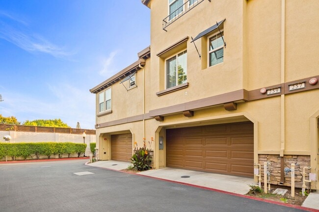 PRIVATE TOWNHOME NEAR DOWNTOWN STROLL TO E... - PRIVATE TOWNHOME NEAR DOWNTOWN STROLL TO E...