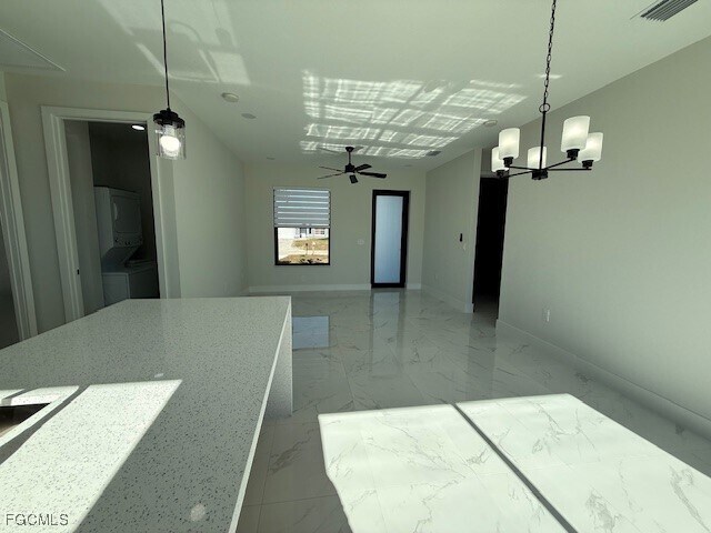 Photo - 640 Central St E