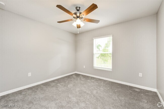 Building Photo - 913 NE 36th Ln Rental