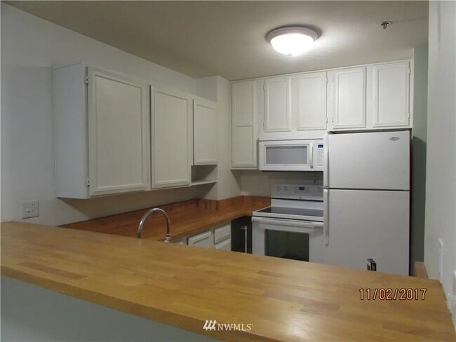 Full Kitchen - 1910 W Casino Rd Unit 312