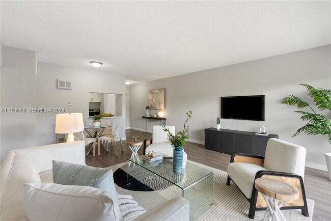 Photo - 550 NE 20th St Unidad 11