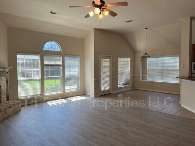 Photo - 2110 Hollow Way