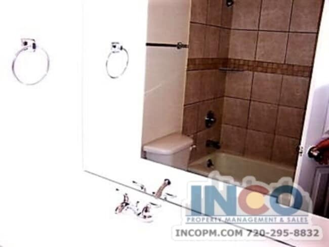 Photo - 5300 Troy St