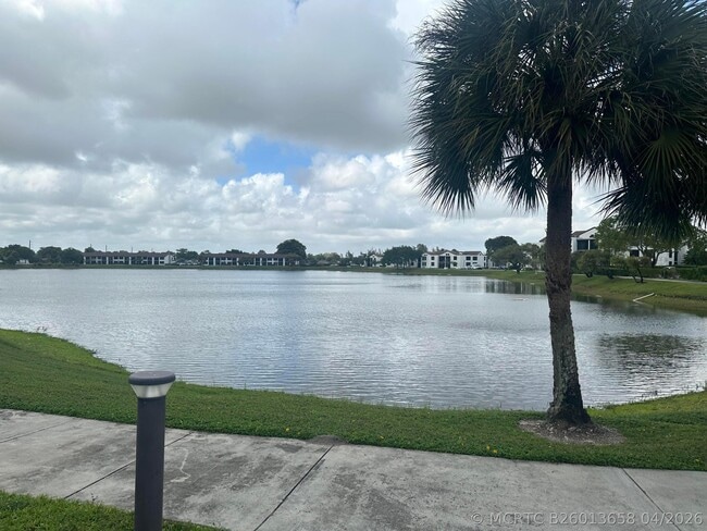 Building Photo - 208 Lake Pointe Dr Unit 108