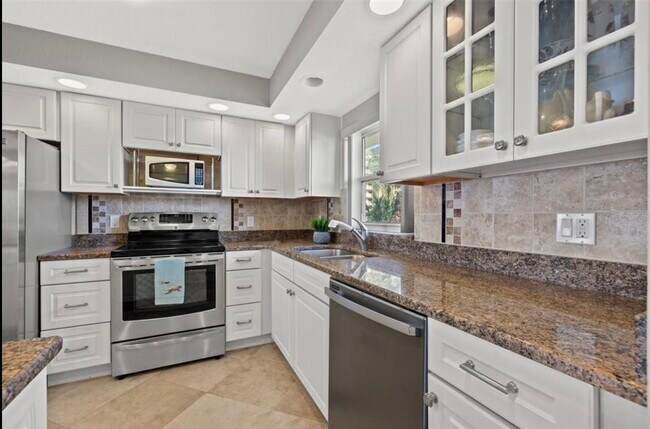 Photo - 4750 Cove Cir Unit 302