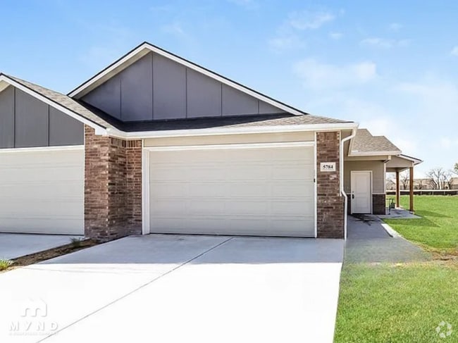 Building Photo - 5784 E Bristol Cir Rental