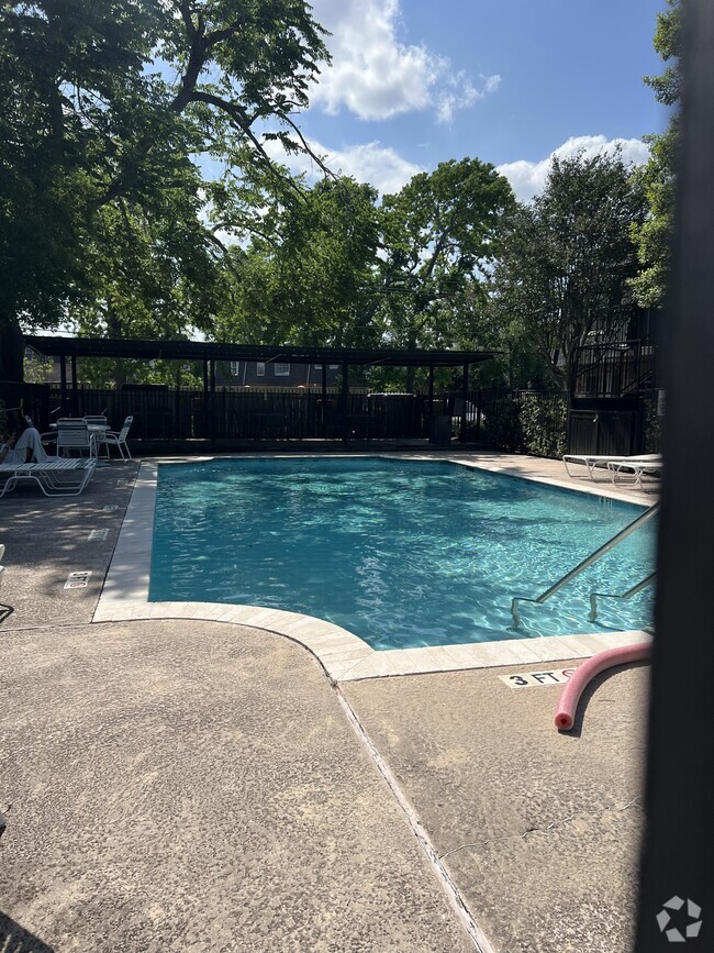 Building Photo - 8941 Gaylord Dr Unit #205 Rental