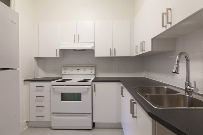 Building Photo - 3710 Ch. Queen Mary Unit 9