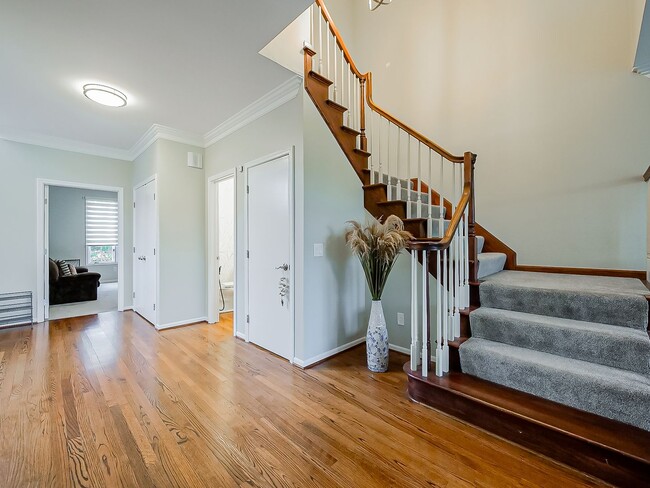 Photo - AVAILABLE NOW! Sun-Filled 3-Bed, 2.5-Bath Home with Golf Course Views in Bloomfield Hills