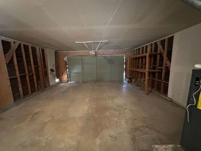 Photo - 3 BEDROOM ADELANTO HOME