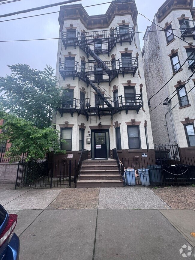 Building Photo - 66 Tuers Ave Unit 3A Rental
