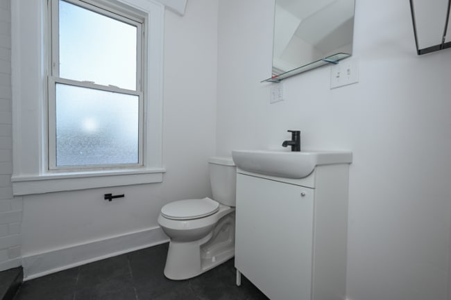 Photo - 1384 W 83rd St Unidad 306