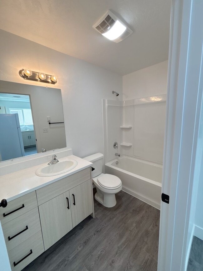 Photo - 721 20th St Unit 3