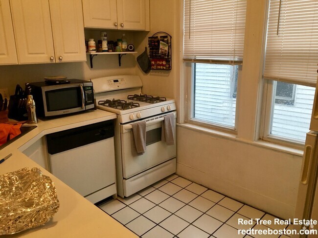 Building Photo - 530 Cambridge St Unit 3 Rental