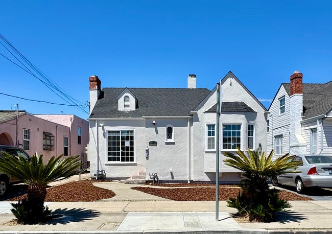 Building Photo - 1833 108th Ave