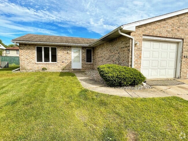 Building Photo - 150-154 Meadows Cir Unit 154 Rental