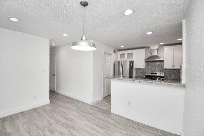 Photo - 8573 Wilcrest Dr Unidad True