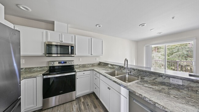 Photo - 2 Bed 2 Bath - Condo - W/S/G Included - NAS Whidbey