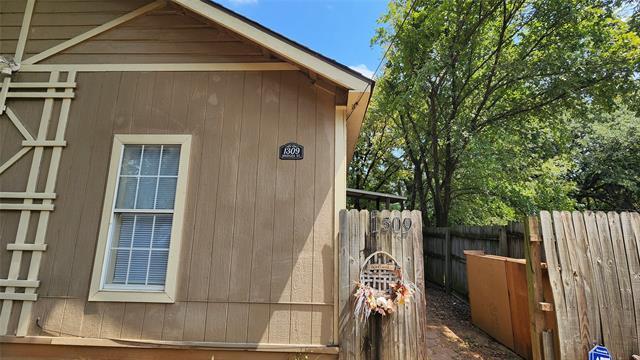 Photo - 1309 Bridges St