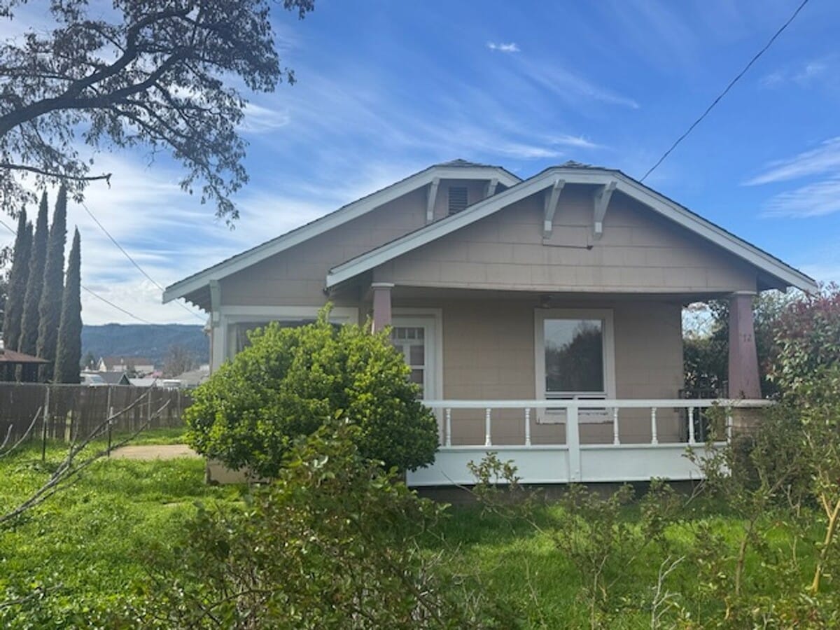 2 Bed 1.5 Bath Home - 2 Bed 1.5 Bath Home