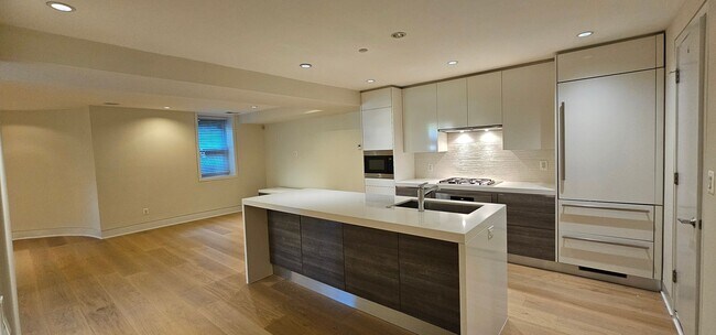 Photo - Luxurious 2 Bed 2 Bath Garden Level Condo ... Unidad 1