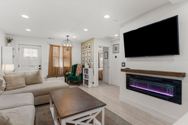 Photo - Single Family Home, 2 bed/1 bath $1,350 One-Story